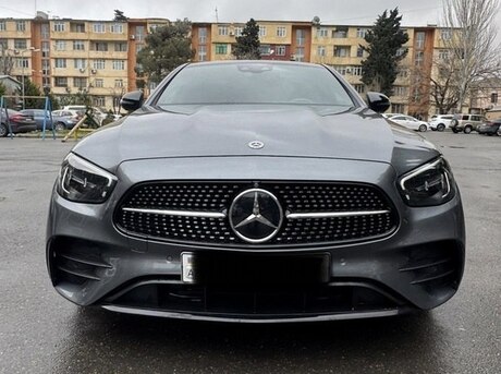 Mercedes E 300 e 4MATIC 2022