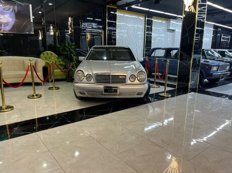 Mercedes E 240