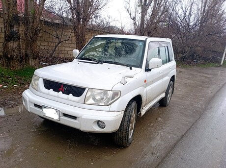 Mitsubishi Pajero io 1999