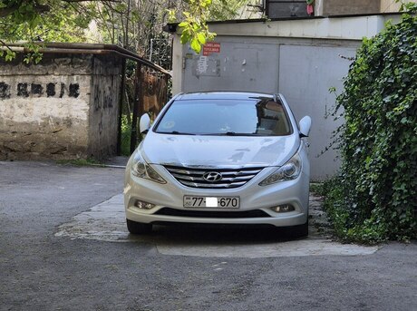Hyundai Sonata 2010