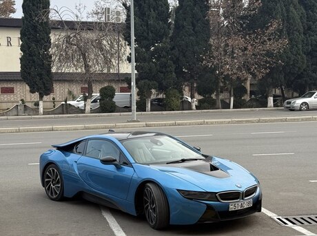 BMW i8