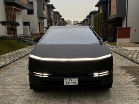Tesla  2024