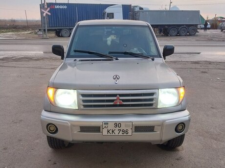 Mitsubishi Pajero io 2000