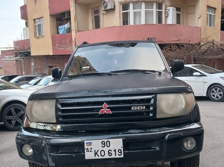 Mitsubishi Pajero io 2000