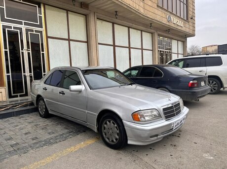 Mercedes C 180