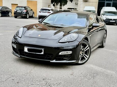 Porsche Panamera GTS 2012