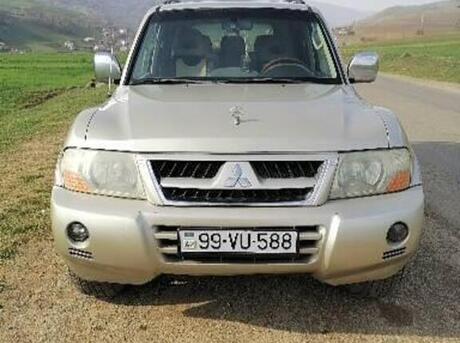 Mitsubishi Pajero 2004