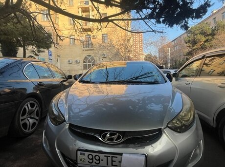 Hyundai Elantra 2012