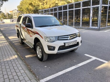 Mitsubishi L200 2012
