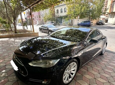 Tesla Model S 2014