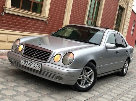 Mercedes E 240