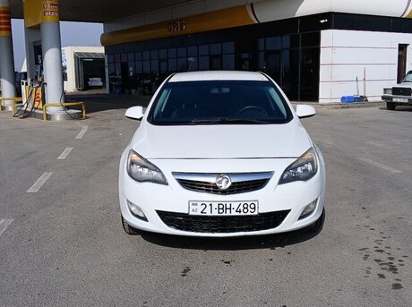 Opel Astra 2011