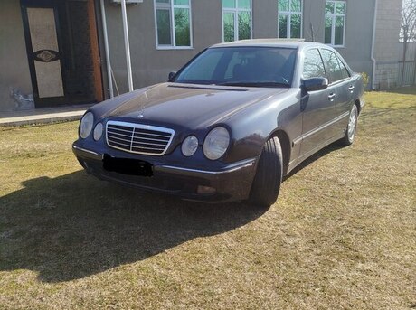 Mercedes E 240