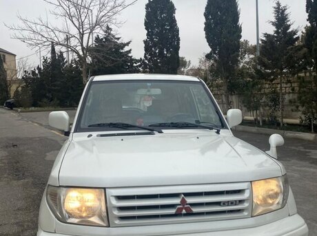 Mitsubishi Pajero io 1999