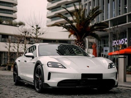 Porsche Taycan 4S Cross Turismo