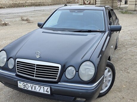 Mercedes E 240