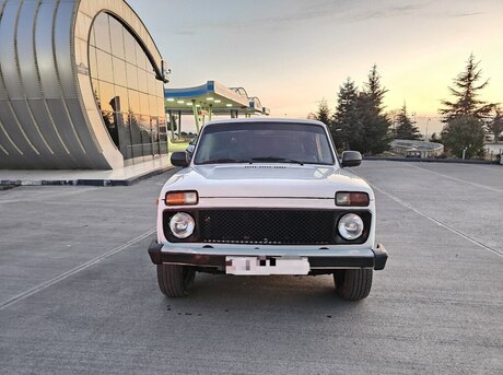 LADA (VAZ) Niva 2000