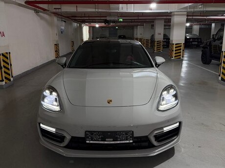 Porsche Panamera 4 E-Hybrid