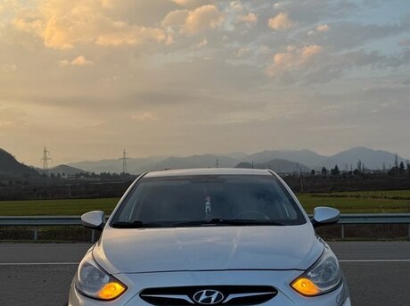 Hyundai Accent 2012