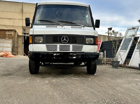 Mercedes 208 D 1990