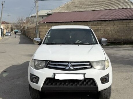 Mitsubishi L200 2012