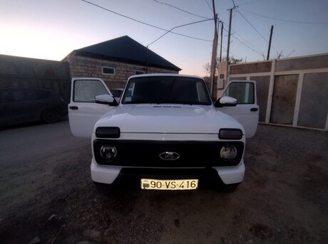 LADA (VAZ) Niva 2005