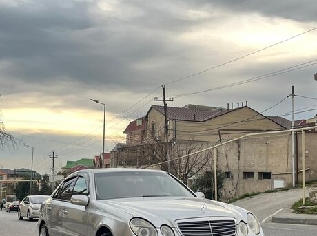 Mercedes E 220 2003