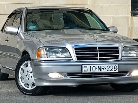 Mercedes C 200