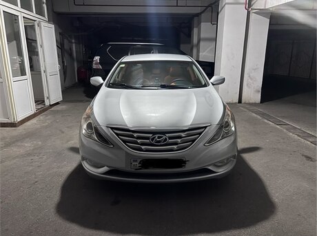 Hyundai Sonata 2010
