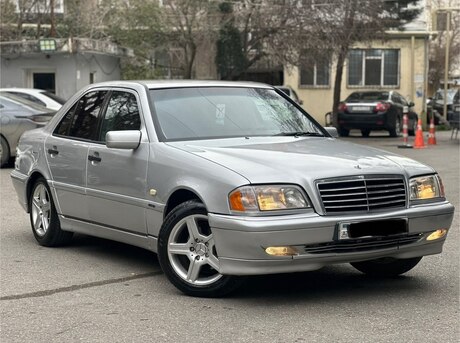 Mercedes C 200