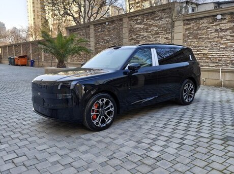 Lynk & Co 900