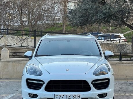 Porsche Cayenne GTS 2012