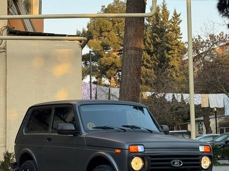LADA (VAZ) Niva 2015