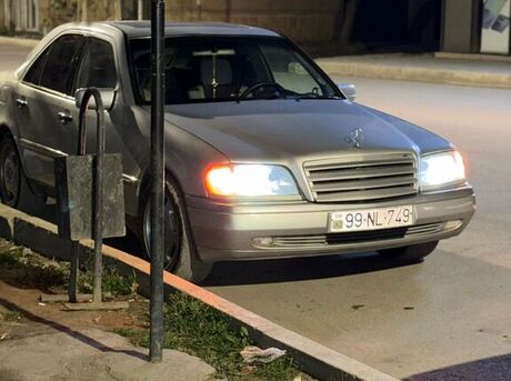 Mercedes C 180