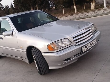 Mercedes C 200