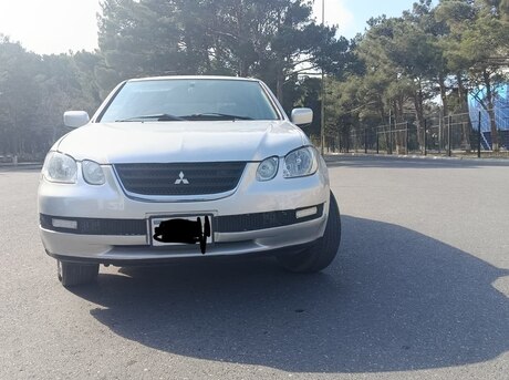 Mitsubishi Airtrek 2001