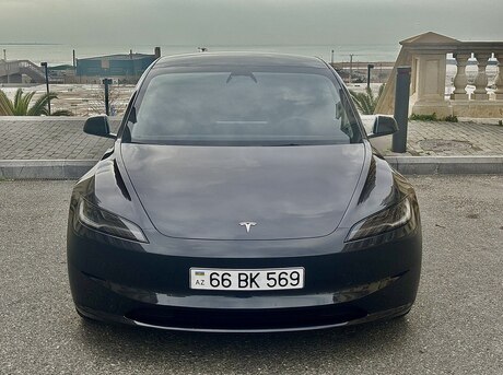 Tesla Model 3 2024