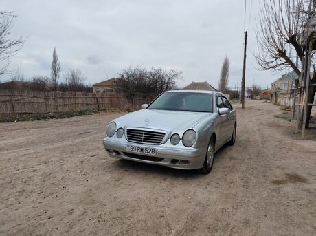 Mercedes E 220