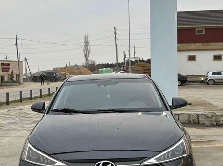 Hyundai Elantra 2019