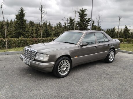 Mercedes 200 E