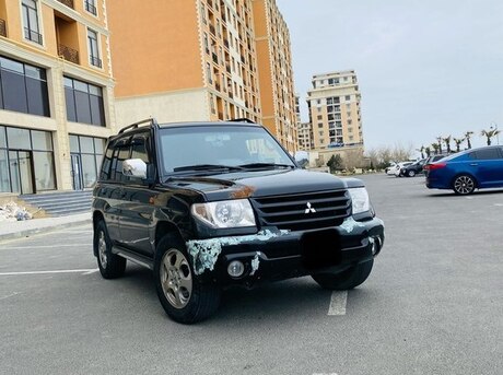 Mitsubishi Pajero io 2001