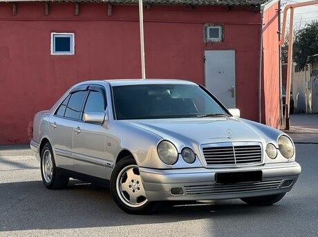 Mercedes E 200