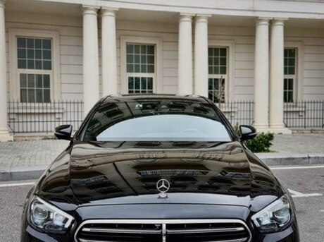 Mercedes E 300 e 4MATIC 2023