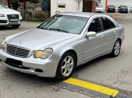 Mercedes C 200