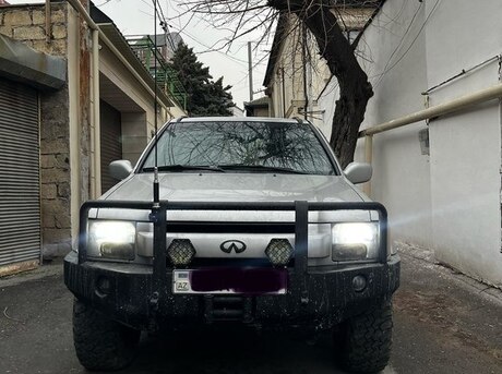 Infiniti QX4 2002