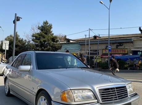 Mercedes C 200