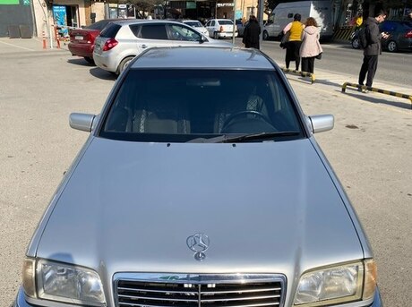 Mercedes C 200