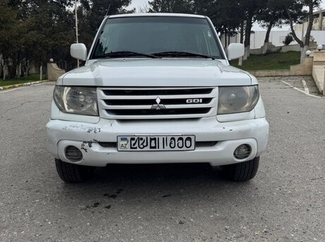 Mitsubishi Pajero io