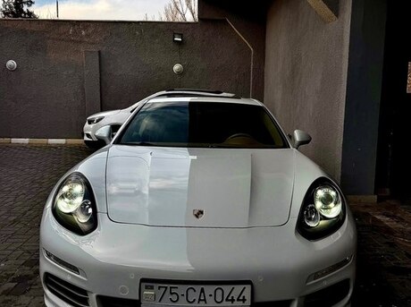 Porsche Panamera 4S