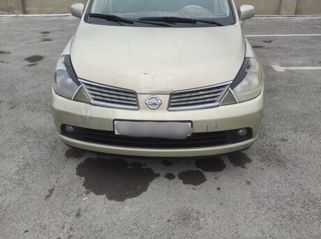 Nissan Tiida 2005